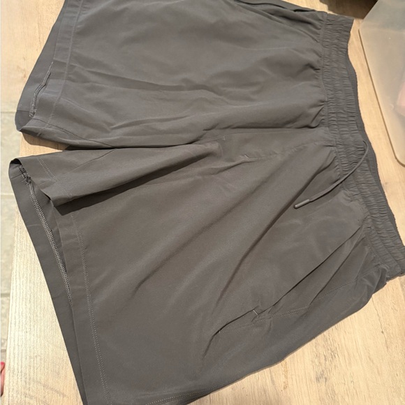 Men's Graphite Gray Lululemon Athletic Shorts - Picture 1 of 2